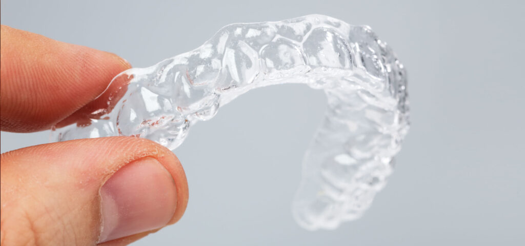 What is the best type of retainer for your smile? (fixed retainers vs removable)